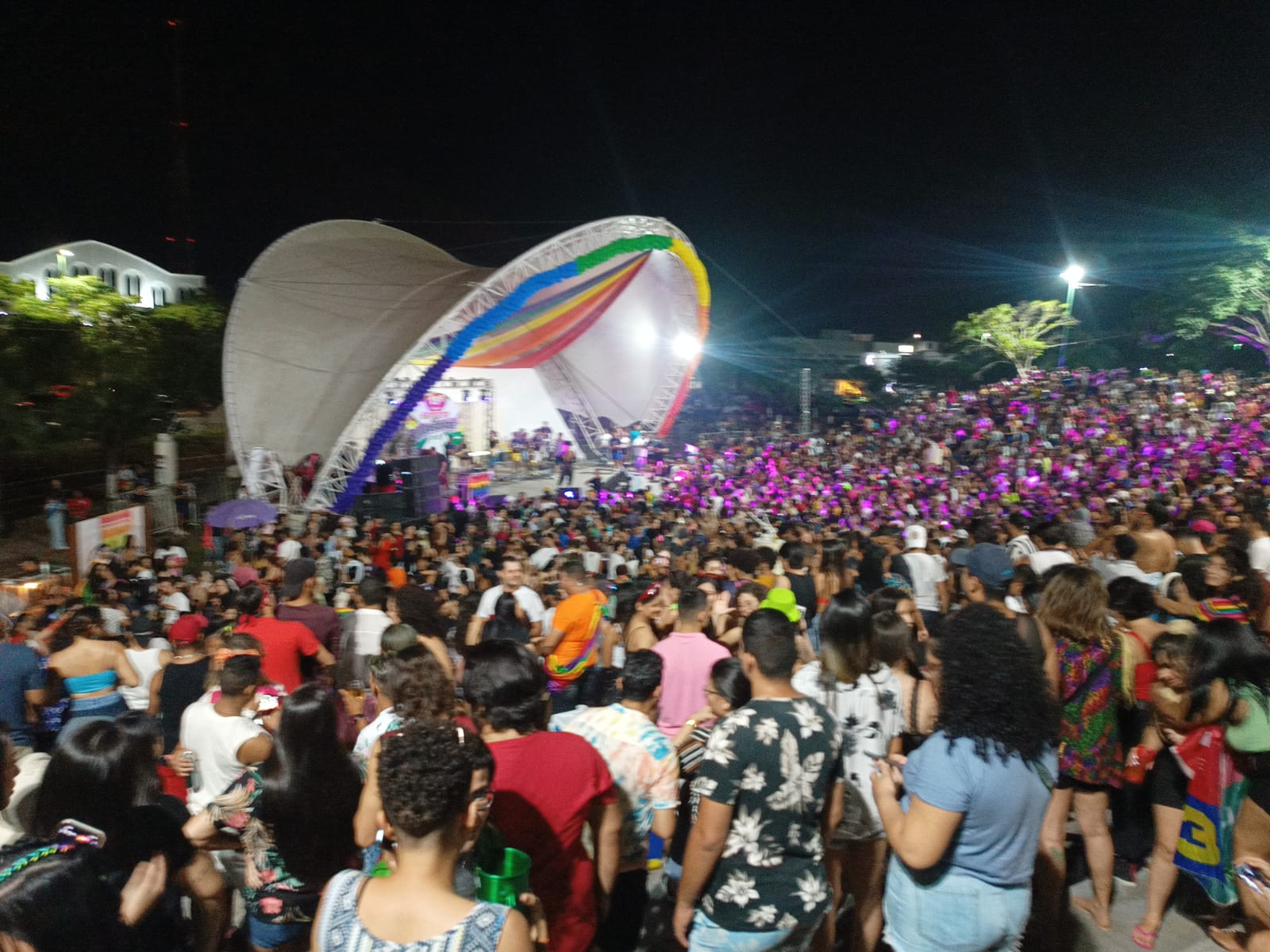 Após dois anos, Parada LGBTQIA+ volta a ser realizada no Acre com milhares nas ruas e gritos anti-Bolsonaro